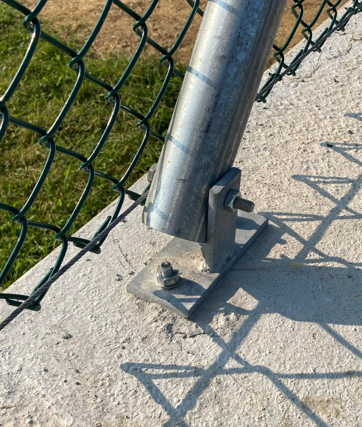 Fenceshop.eu Piastra a tassellare per saetta tonda zincata