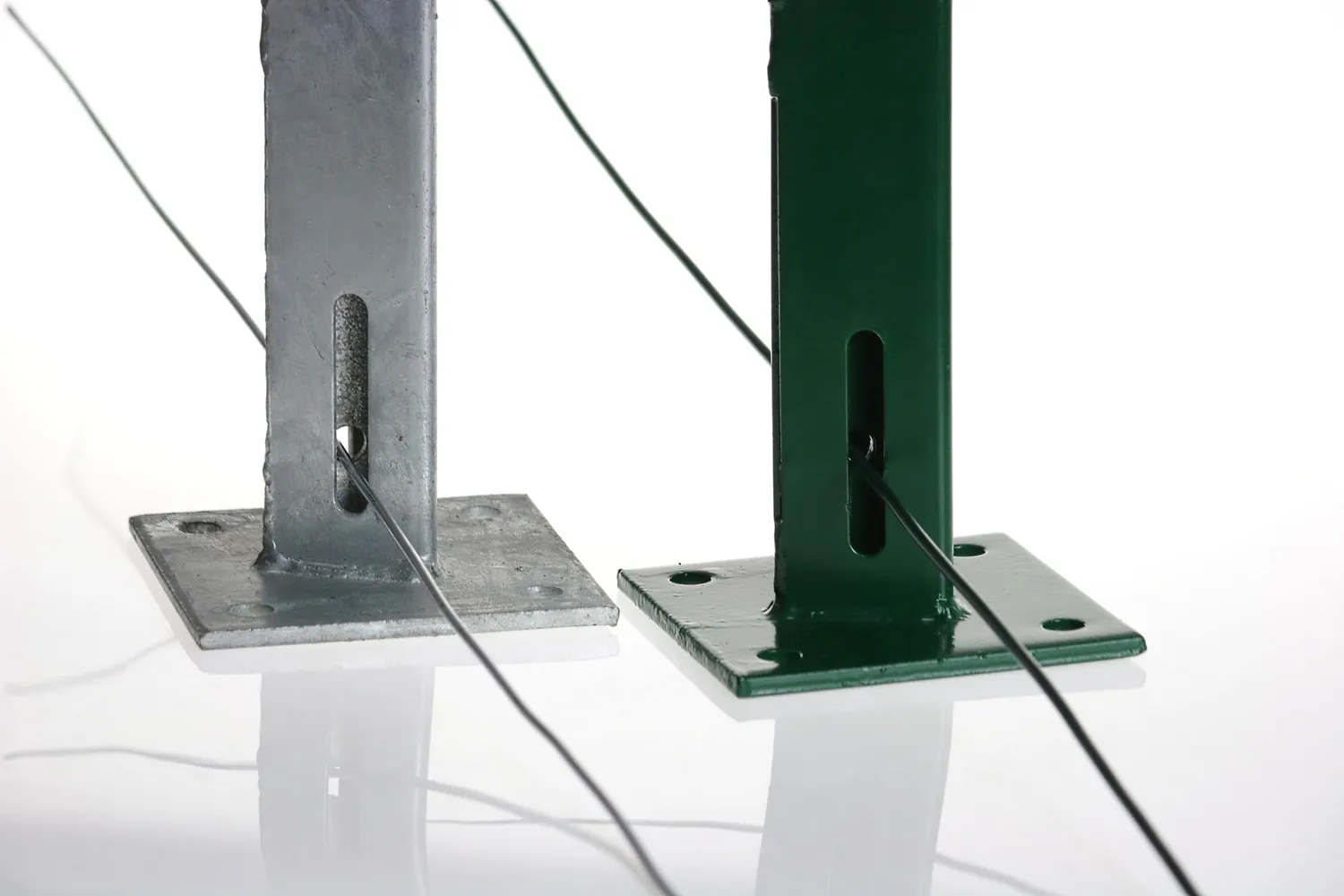 Fenceshop Piastra zincata palo a T 30x30 mm 10x10 cm