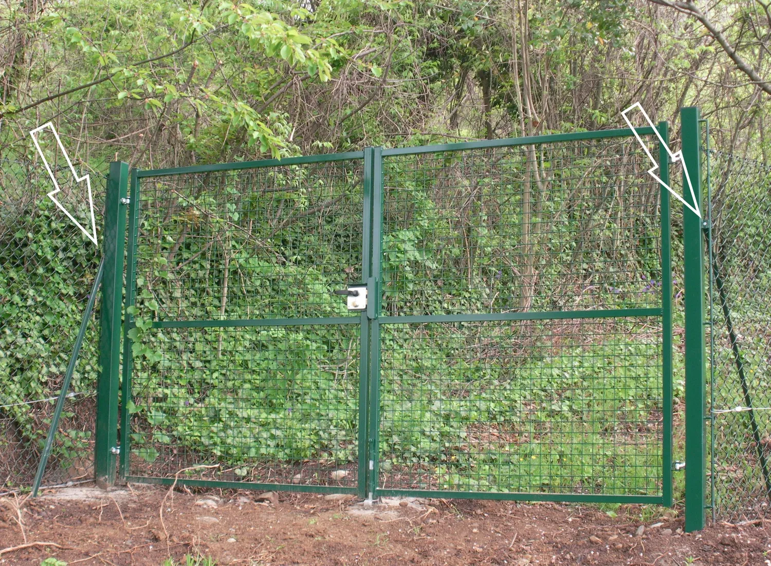 Fenceshop.eu Staffa 40x30 mm ferro grezzo con asola 20x12 mm